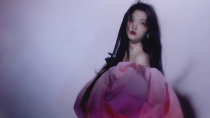 Wow! She single-handedly changed the aesthetics of Chinese entertainment that were distorted by Kore
