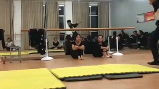 [Video source: TikTok works by the dance teacher from Gao Yan High School] I hope you live well in a