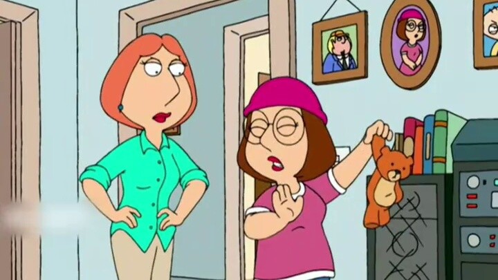 Brian ngửi quần áo của Louis nhưng bị Dumpling phát hiện