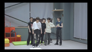 贺峻霖，来看看贺峻霖的底盘有多稳，舞蹈基础有多强吧。