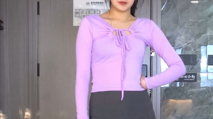 Hoan Hoan trong trang phục tím nhảy nóng bỏng