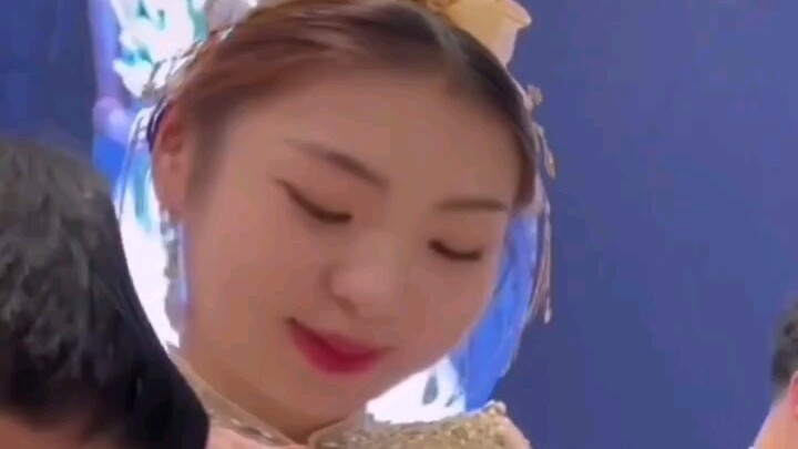 شك مبرر في نوايا العروس غير البريئة للزواج | فيديو مضحك عن «الزفاف»