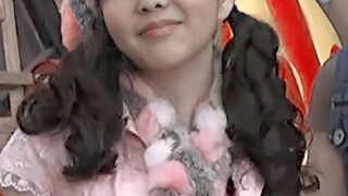 小时候真的无比羡慕她有一间公主般的卧室和好多漂亮的衣服
