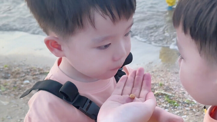 ดูสิ ที่แท้ก็มีคนกินเชอร์รีแล้วไม่คายเมล็ดนะ!