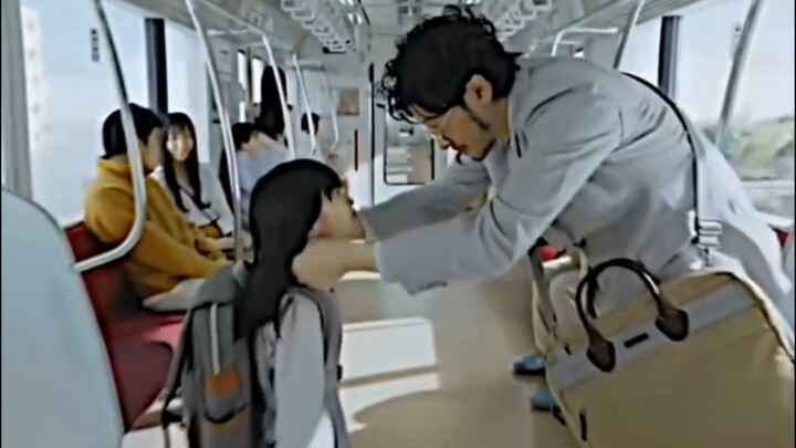รถไฟฟ้าเหมือนกัน แต่ญี่ปุ่นสามารถสร้างออกมาได้สองแบบสุดขั้ว