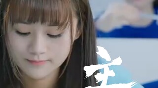 Yu Ling ของเราเป็นเด็กผู้หญิงที่เงียบขรึมและทำงานหนักในวิทยาลัย