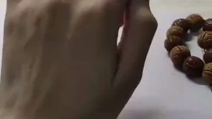 จะแสดงมายากลเล็กๆ ให้ทุกคนดู