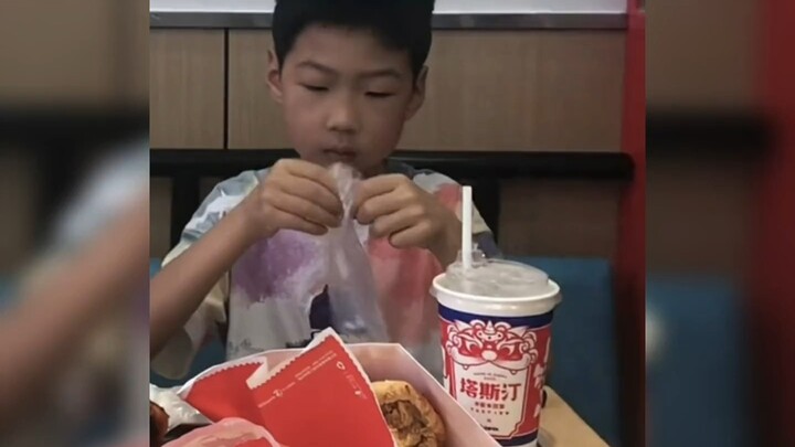 ลูกกินข้าวลำบากจนกลืนไม่ลง ชาวเน็ตส่งตำรับยาผ่านจอ อาการดีขึ้นทันที #