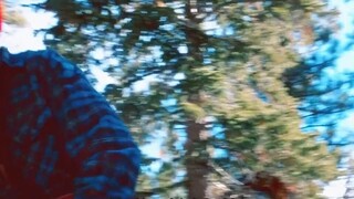 小男孩给雪人点缀了五官，没想到它竟然复活了！
