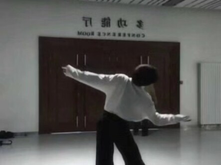 "Cinta dan Benci Saling Bertambah dan Berkurang" | Malam Hari, Hujan Rintik Tanya Bunga Begonia | Ko