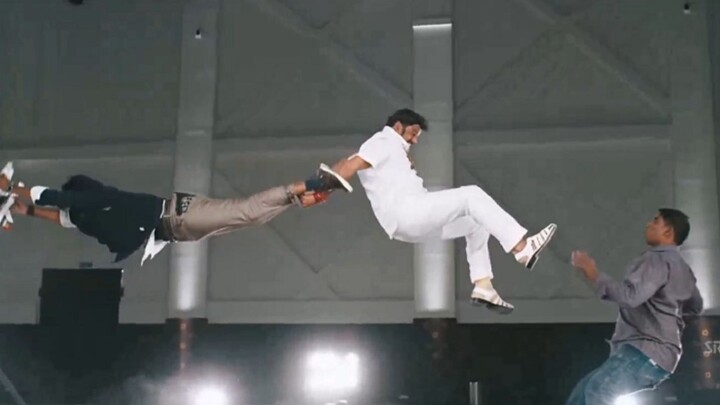 [Fiery Commentary] Cheating makes Officer A happy, and a triple kill makes both you and me happy!