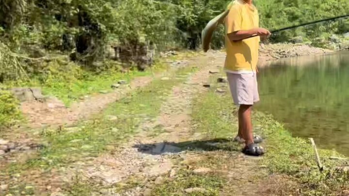 ปลาตัวนี้ตกไม่ได้แล้ว………