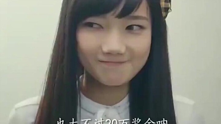 女主切黄瓜给大锤吓得，凉拌王大锤，平时没少受刺激