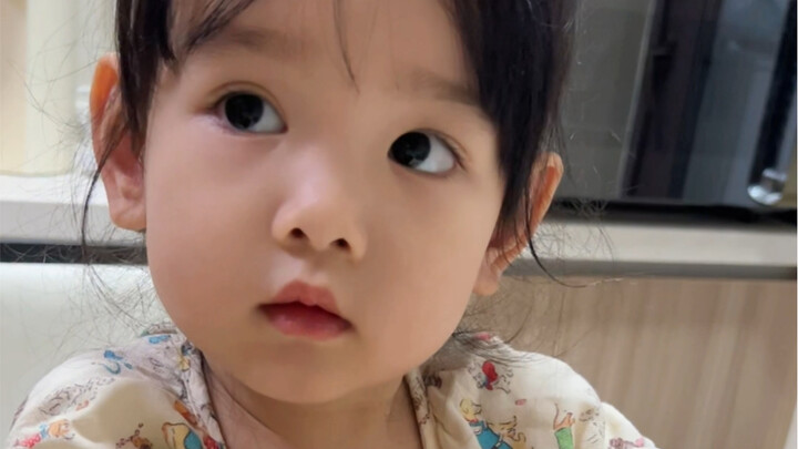 颜值女儿在搞笑的道路上越走越远～