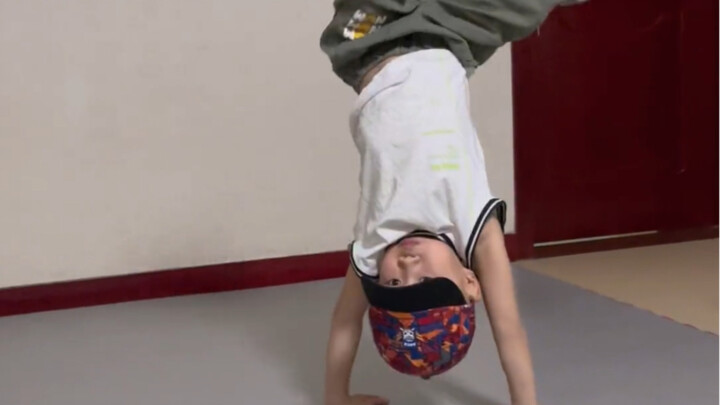 Bé 5 tuổi nhảy street dance, vũ đạo siêu đỉnh, phong cách quá chất!