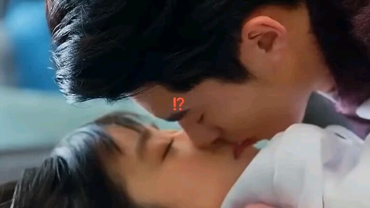 asi & Shan cai ah kiss! #shenyue #yueyue #meteorgarden