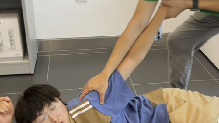 Hay để mình biểu diễn xong đã?