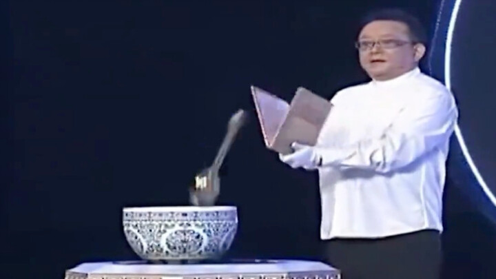 Vương Cương vô tình làm vỡ món cổ vật trị giá 15 triệu, người sở hữu bảo vật tức giận liền kiện cả ê