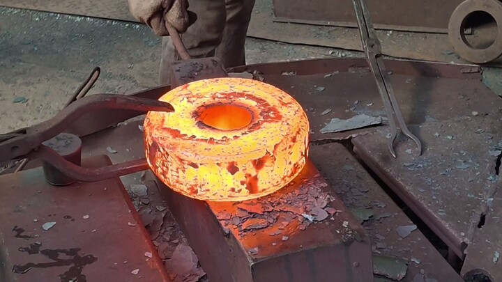 Inside the forging factory Real Forgers, Real Fire, Real Industrial pneumatic forging hammer Power