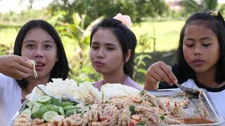 กินตำตีนไก่ใส่ขนมจีน 2กิโล กินจนจุก