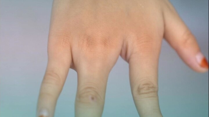 นิ้ว 4 นิ้วดัดงอได้คล่องและประสานกันดีอยู่แล้ว ไม่จำเป็นต้องฝืนแบ่งเป็น 5 นิ้ว