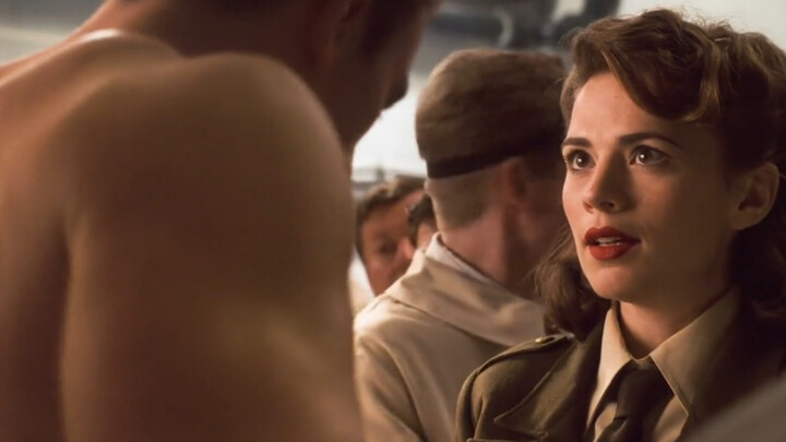 After the US team came out, Peggy looked at her with a little shyness, too detailed!