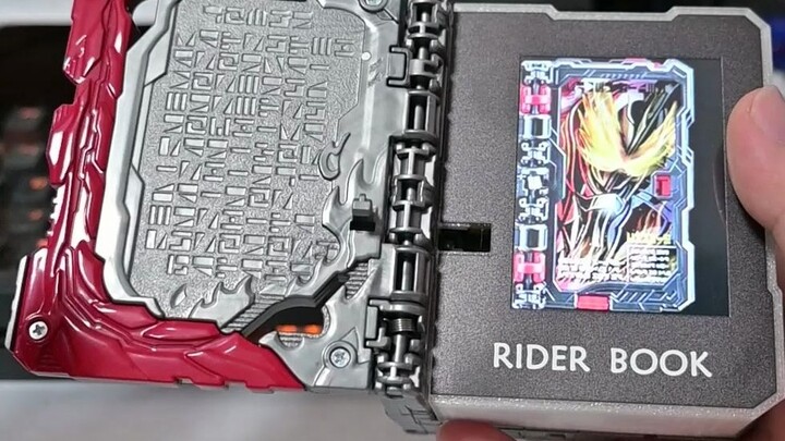Kamen Rider Saber_Layar Pedang Suci Buku Universal_Layar Tampilan_Beberapa Transformasi dan Banyak P