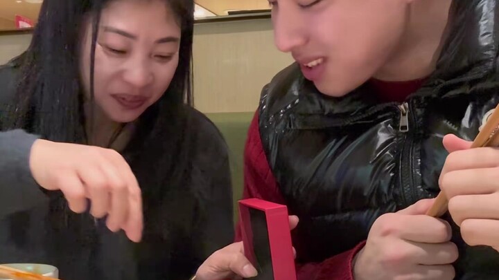 ไม่มีผู้หญิงคนไหนที่ไม่ชอบเซอร์ไพรส์ แม่ก็เช่นกัน