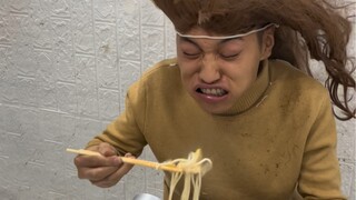 Invention: A device for girls to prevent hair loss while eating