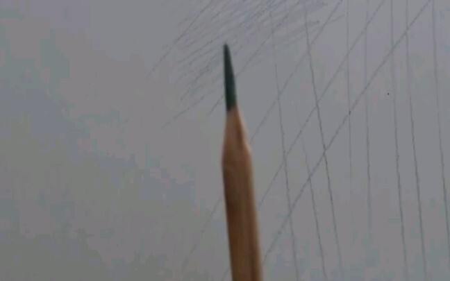 Hal-hal kecil yang perlu diperhatikan saat pemula memegang pensil dan membuat arsiran dalam menggamb