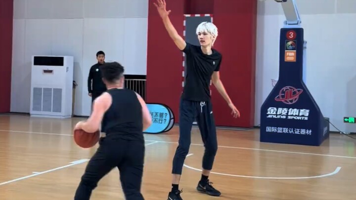 “แมตช์เทนนิสที่ย้อนแย้งที่สุด!!!” #ลามู่ vs โค้ชนิว