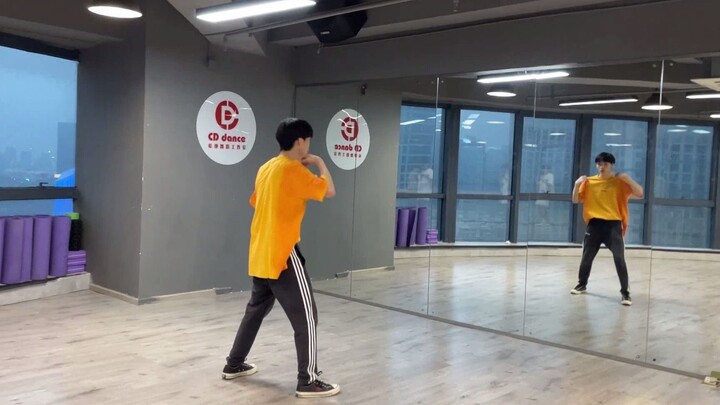 [บทเรียนการเต้น] EXO-อย่าต่อสู้กับความรู้สึก จางอี้ชิงและบทเรียนการร้องประสานเสียง