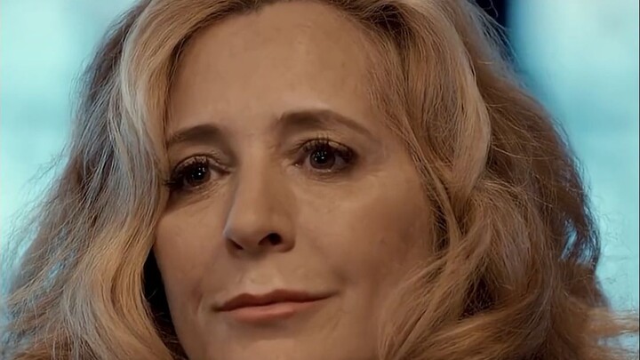 The crazy woman tried to play dirty with the bartender, but unexpectedly...