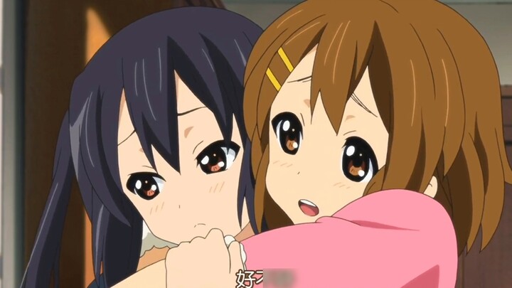 Who can refuse a hug from Dai Wei?
