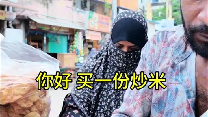 Makanan India kali ini terlihat menggugah selera nggak? Teman lokal membawaku mencicipi nasi goreng 