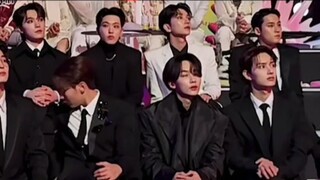 【رد فعل】 رد فعل سيڤنتين على أغنية رايزي «SIREN» على مسرح MAMA2023 أثناء سحب الكرسي