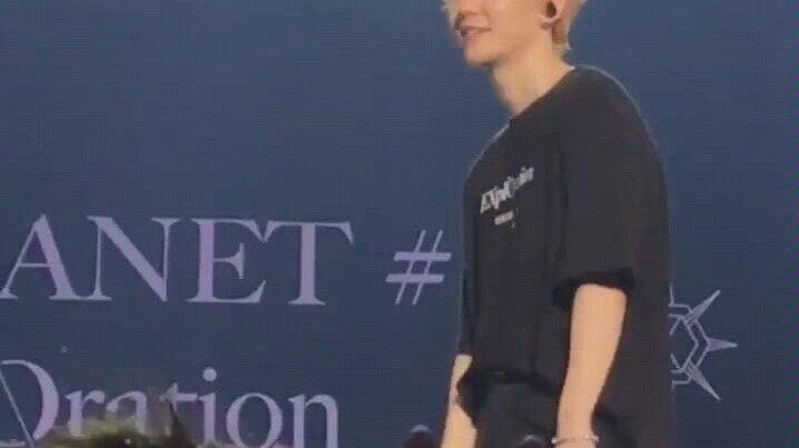 【EXO】Không nhìn nhầm đâu... Baekhyun suýt nữa bị lột đồ! Hôm nay có phải là ngày tận thế của các anh