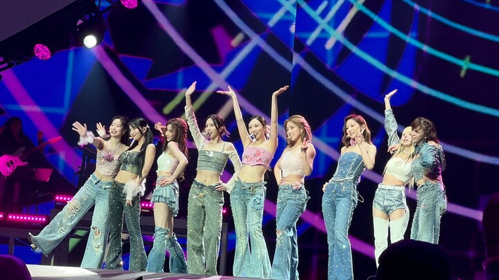 【TWICE】Lễ hội pháo hoa và băng rôn đủ màu – Tôi thực sự sẽ hạnh phúc vì Chín Thỏ | Talk That Talk