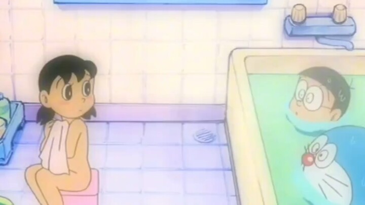 Doraemon: Nobita and Dora were fishing at home, and they ended up at Shizuka's house.