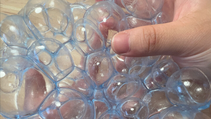 【إطلاق ASMR للضغط】 تجربة غامرة لسحق 💥 صوت المياه الجارية 💦 مكعبات الثلج الكبيرة 🧊 سحقها