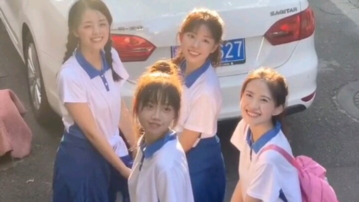 [Tantangan Tak Tergerak] Dia cuma menoleh dan melihatku sekali, tapi aku sudah sampai memikirkan nam