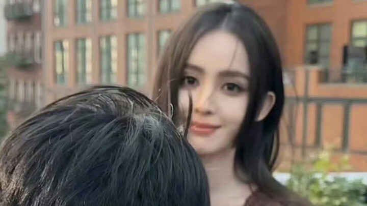หน่าจาอวดความเอาใจแฟนๆ กลางงานแฟชั่นโชว์ที่นิวยอร์ก ไม่แปลกใจเลยที่ใครๆ ต่างพูดว่าการเป็นพรีเซ็นเตอร