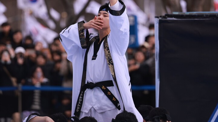 【4K ความคมชัดสูง】ในที่สุด…เทพแห่งเวทีกลับมาอย่างบ้าคลั่ง! กวอนซุนยองแสดงเต้นแทกย็อกโดอย่างเป็นทางการ
