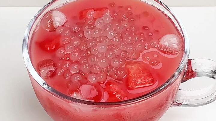 No wonder this recipe comes from a hotpot restaurant owner—this watermelon and sweet dew drink is so