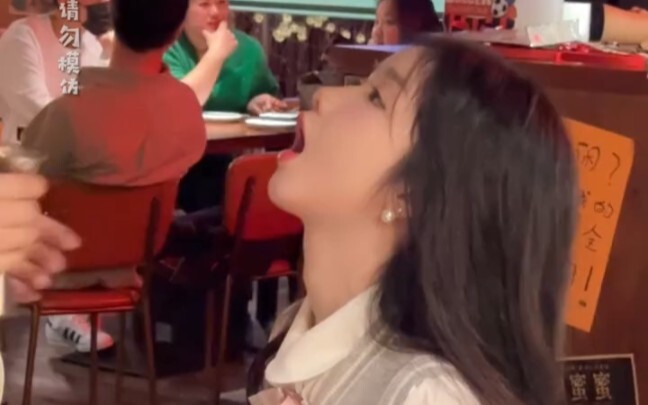 Is this a nucleic acid test? No, it’s Xiao Pa Cai. Guess what he’s up to?