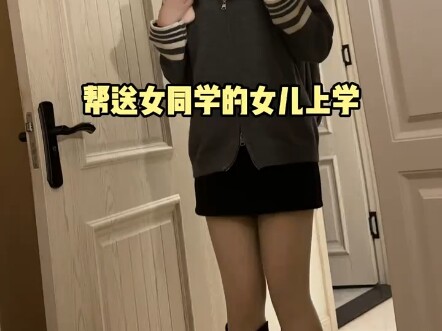 Giúp đưa con gái của bạn nữ cùng lớp về nhà