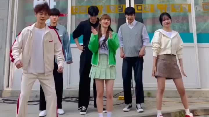 【NANA ควอนนายอน】วิดีโอเต้นร่วมกันของ ยูริ & ทีมนักแสดง NANA_Mimicus ในเพลง “Danger” และ “Love Shhh”