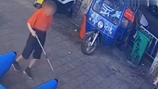 [Chủ sở hữu gốc đã xóa video] Vào ngày 11 tháng 8, một cụ ông ở Thập Yển, Hồ Bắc, được nhìn thấy đan