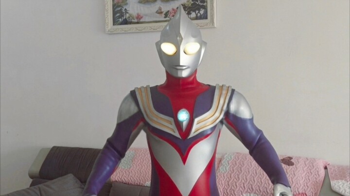 The Ultraman Tiga holster I made myself can use special moves and switch forms!