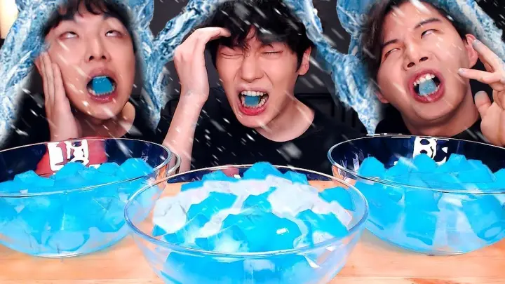 [Food][ASMR]Challenge of chewing ice cubes
